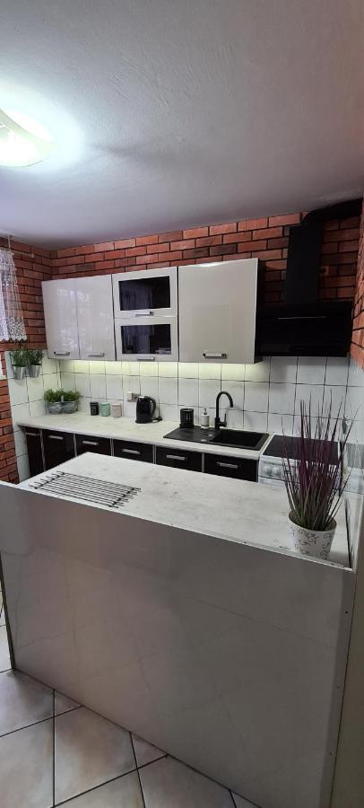 Quiet Basement Apartment Poznan Exterior foto