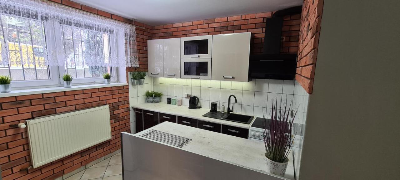 Quiet Basement Apartment Poznan Exterior foto